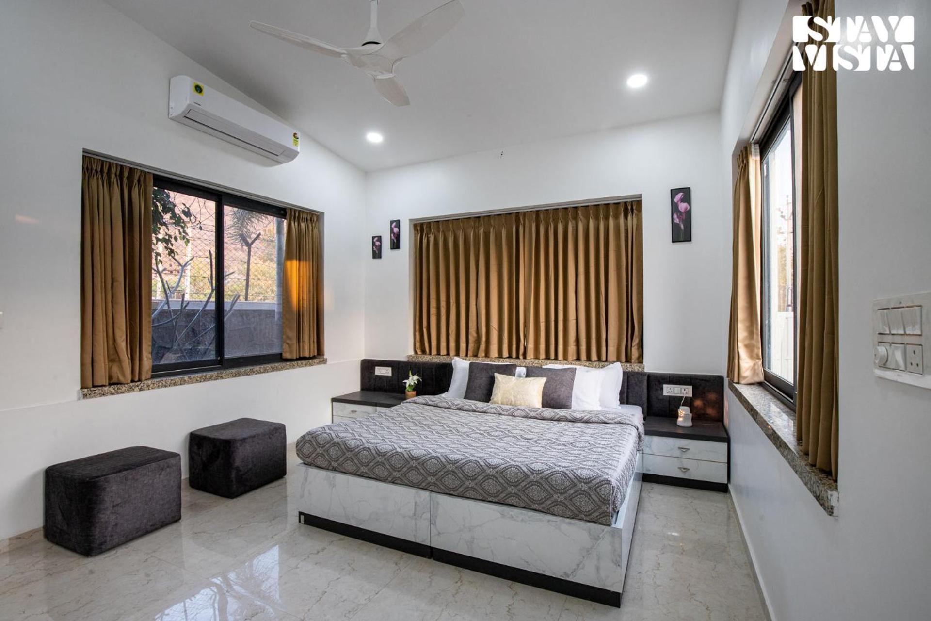Stayvista'S Bella Dream - Mountain-View With Outdoor Pool, Lawn Featuring A Gazebo & Indoor Games Udaipur Esterno foto