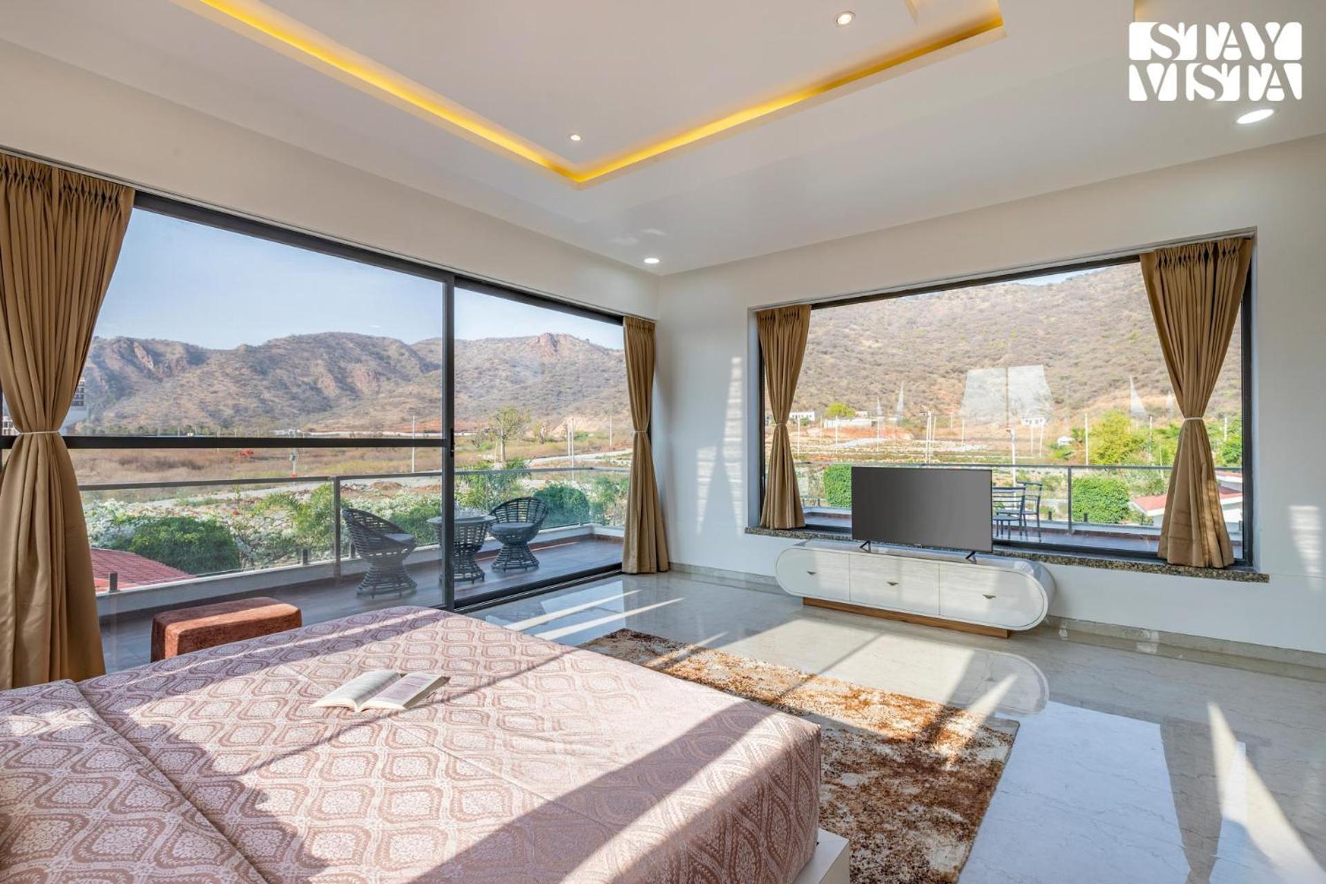 Stayvista'S Bella Dream - Mountain-View With Outdoor Pool, Lawn Featuring A Gazebo & Indoor Games Udaipur Esterno foto