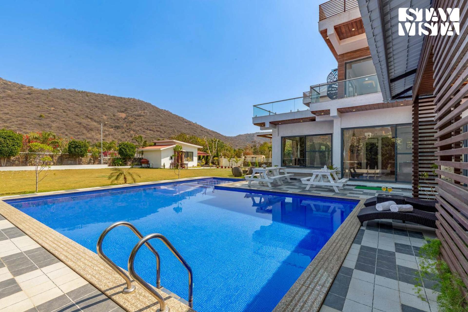 Stayvista'S Bella Dream - Mountain-View With Outdoor Pool, Lawn Featuring A Gazebo & Indoor Games Udaipur Esterno foto