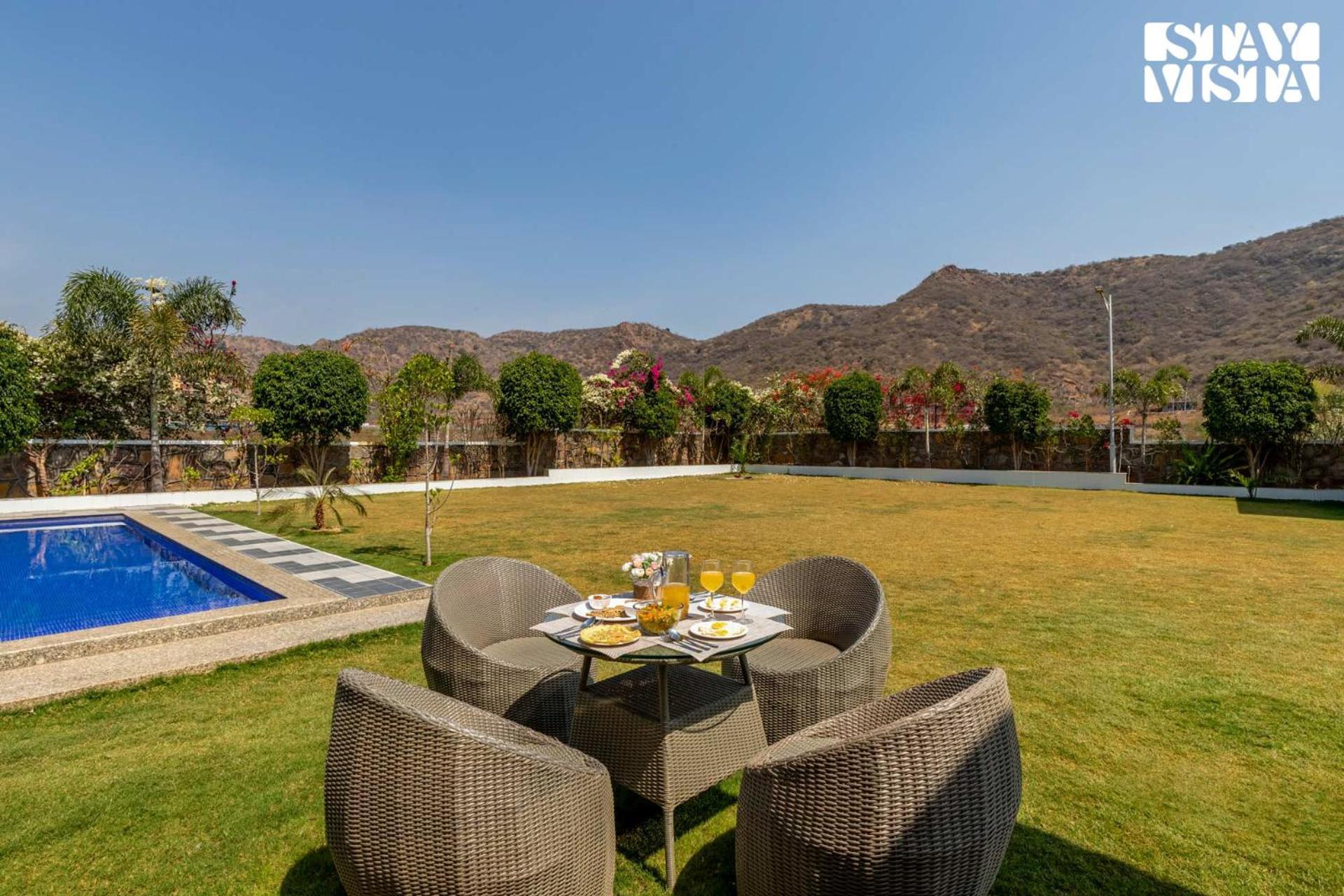 Stayvista'S Bella Dream - Mountain-View With Outdoor Pool, Lawn Featuring A Gazebo & Indoor Games Udaipur Esterno foto